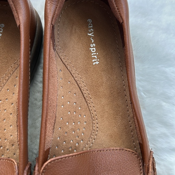 EASY SPIRIT Women’s Avienta Loafer Cognac Brown Flexible Metal Hardware SIZE 8.5 - Picture 8 of 13
